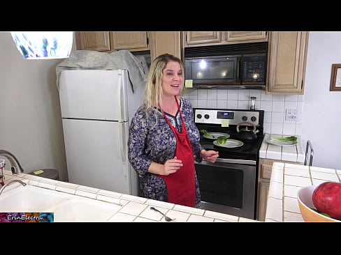 ❤️ Ibu tiri memerah susunya di dapur sebelum tarikhnya ️ seks super pada ms.pornfuror.ru